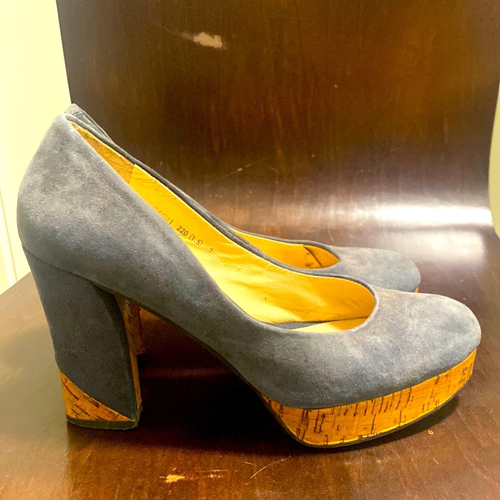 Heels - Picture 2 of 3